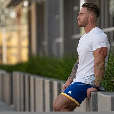 Essentielles T-Shirt mit abgerundetem Saum