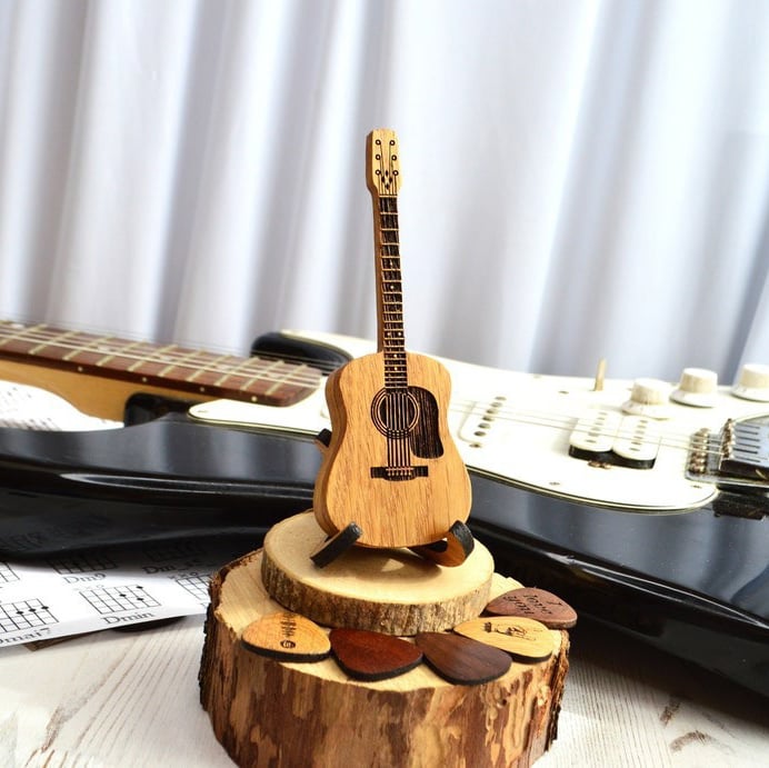 Acoustic Guitar Plectrum Box Made of Wood