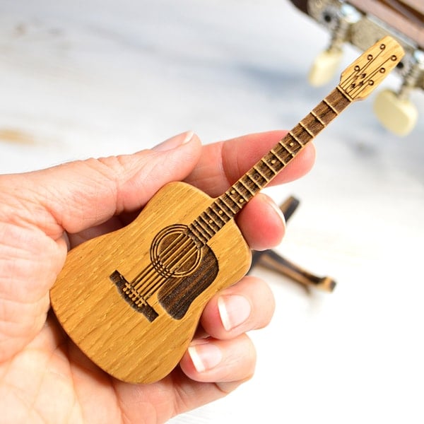 Acoustic Guitar Plectrum Box Made of Wood