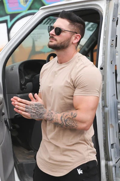 Essentielles T-Shirt mit abgerundetem Saum