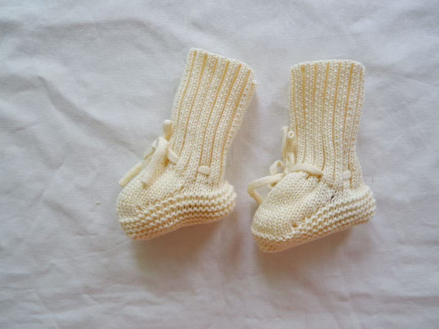Mini Fashion™ - Warm & Stylish - Knitted Baby Slippers