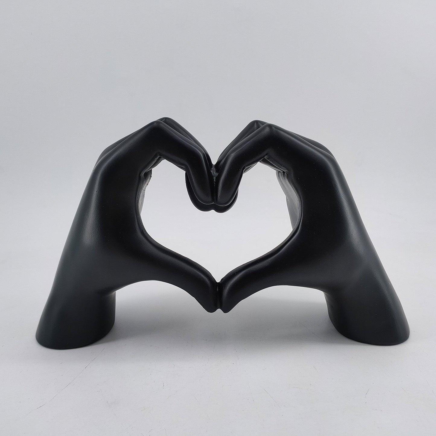 LoveSculpt – Moderne Træhænder Hjerte Statue