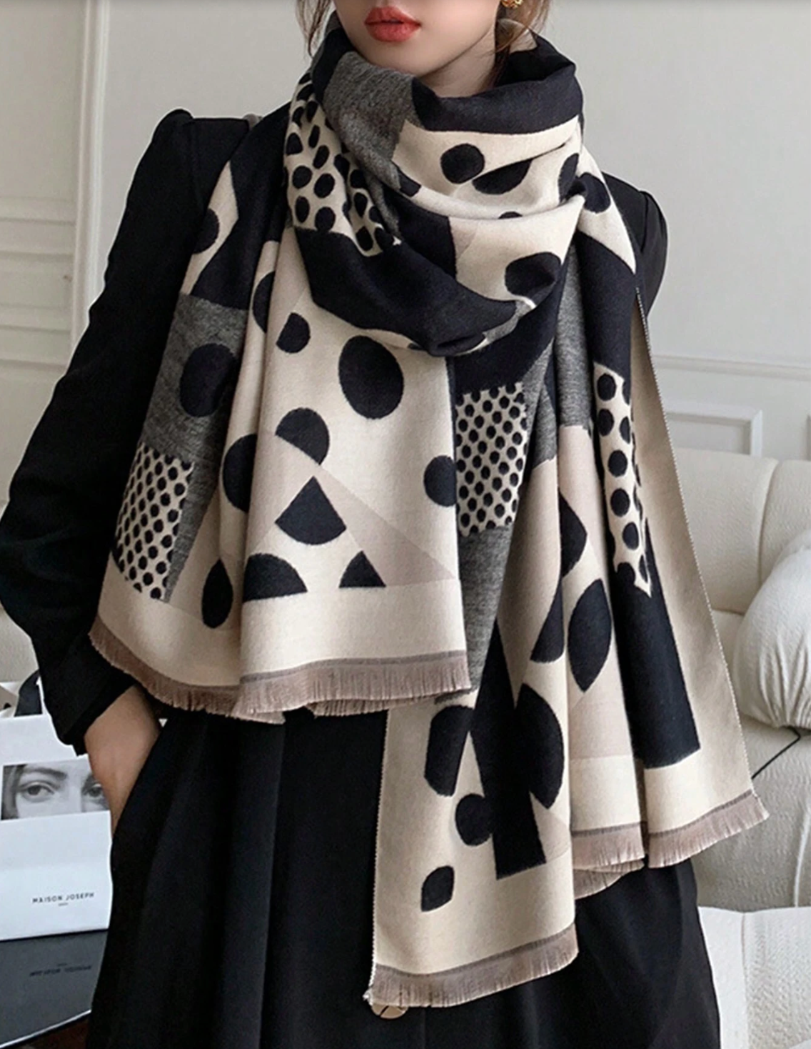 Alyssa – Elegant Graphic Scarf