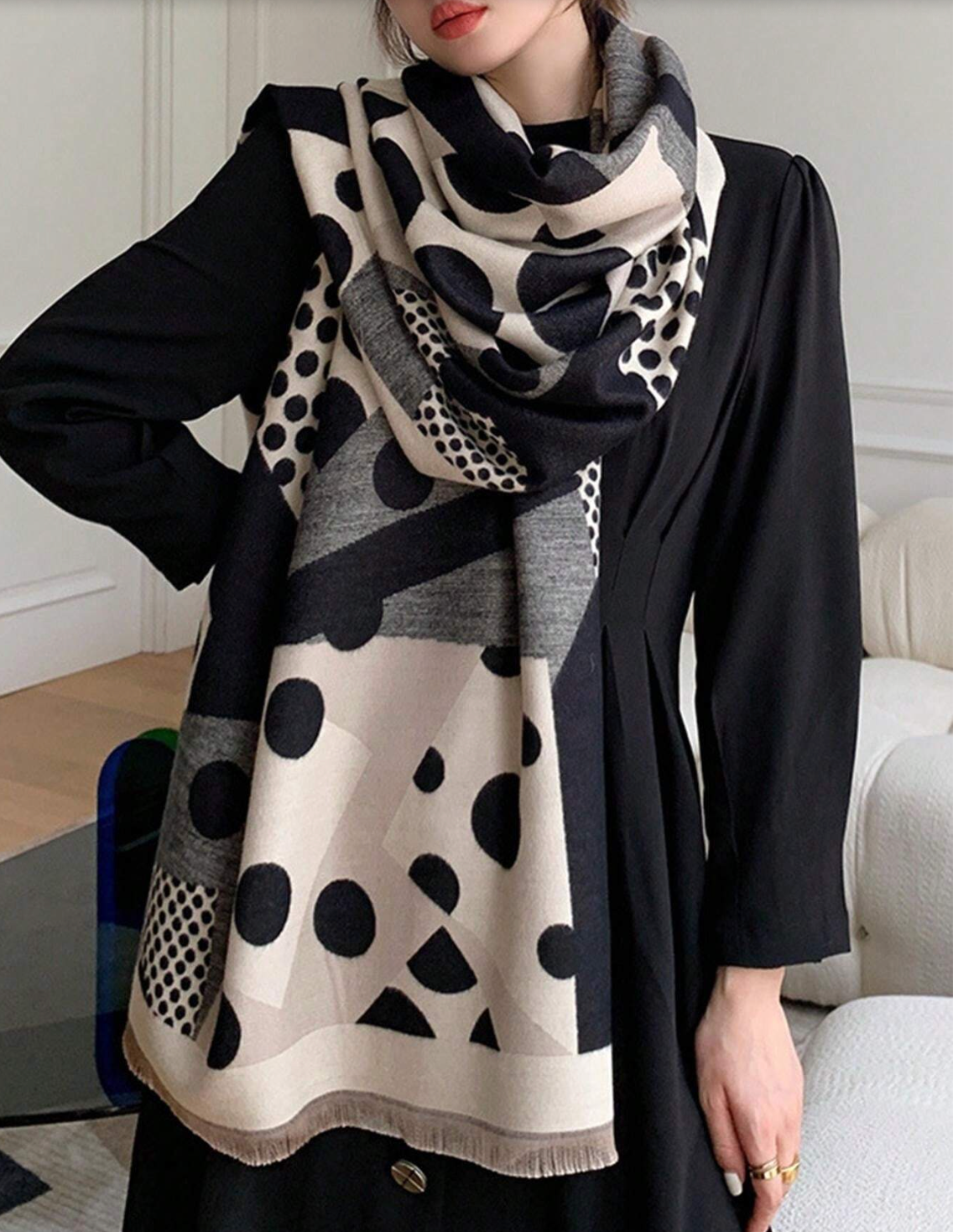 Alyssa – Elegant Graphic Scarf