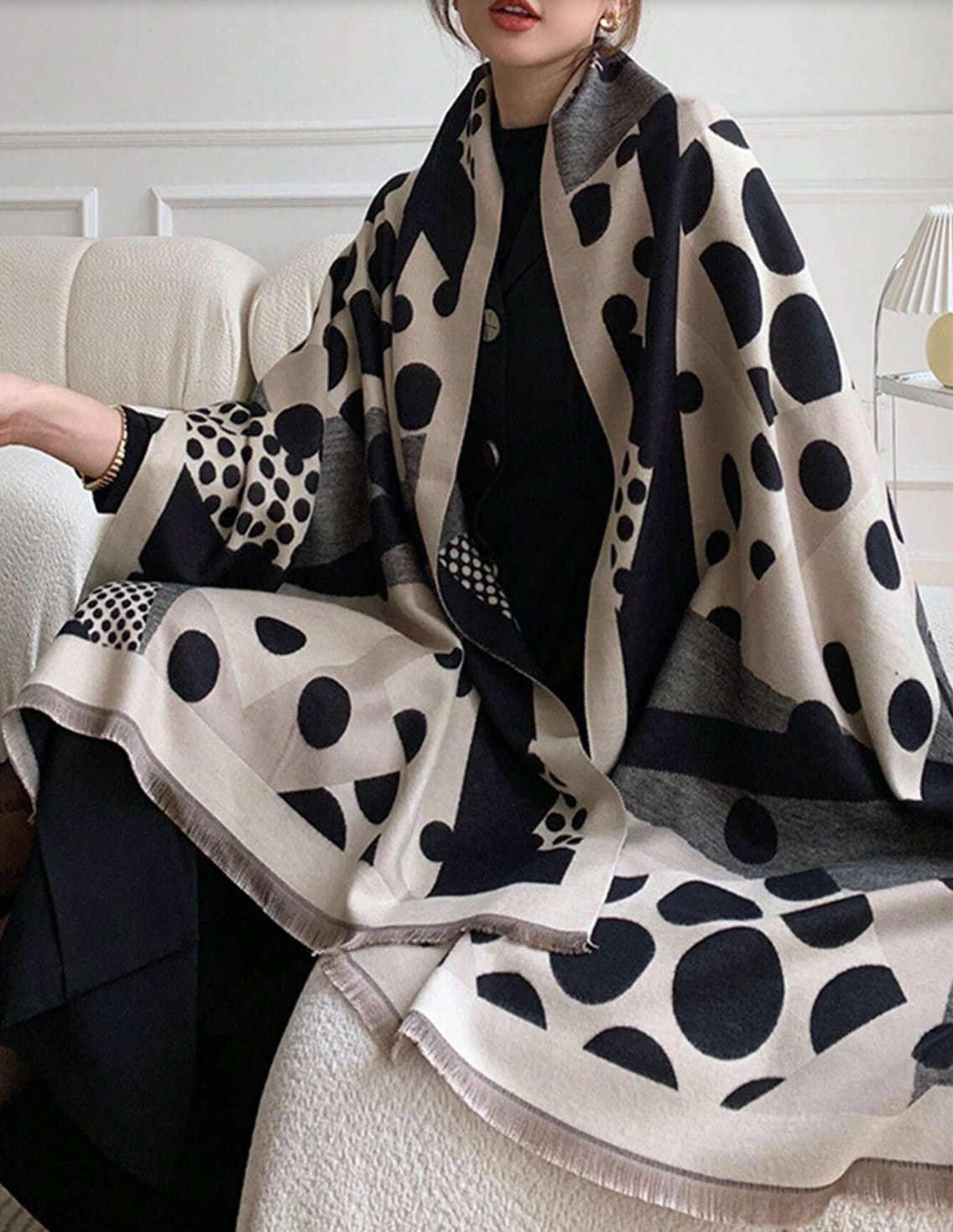 Alyssa – Elegant Graphic Scarf