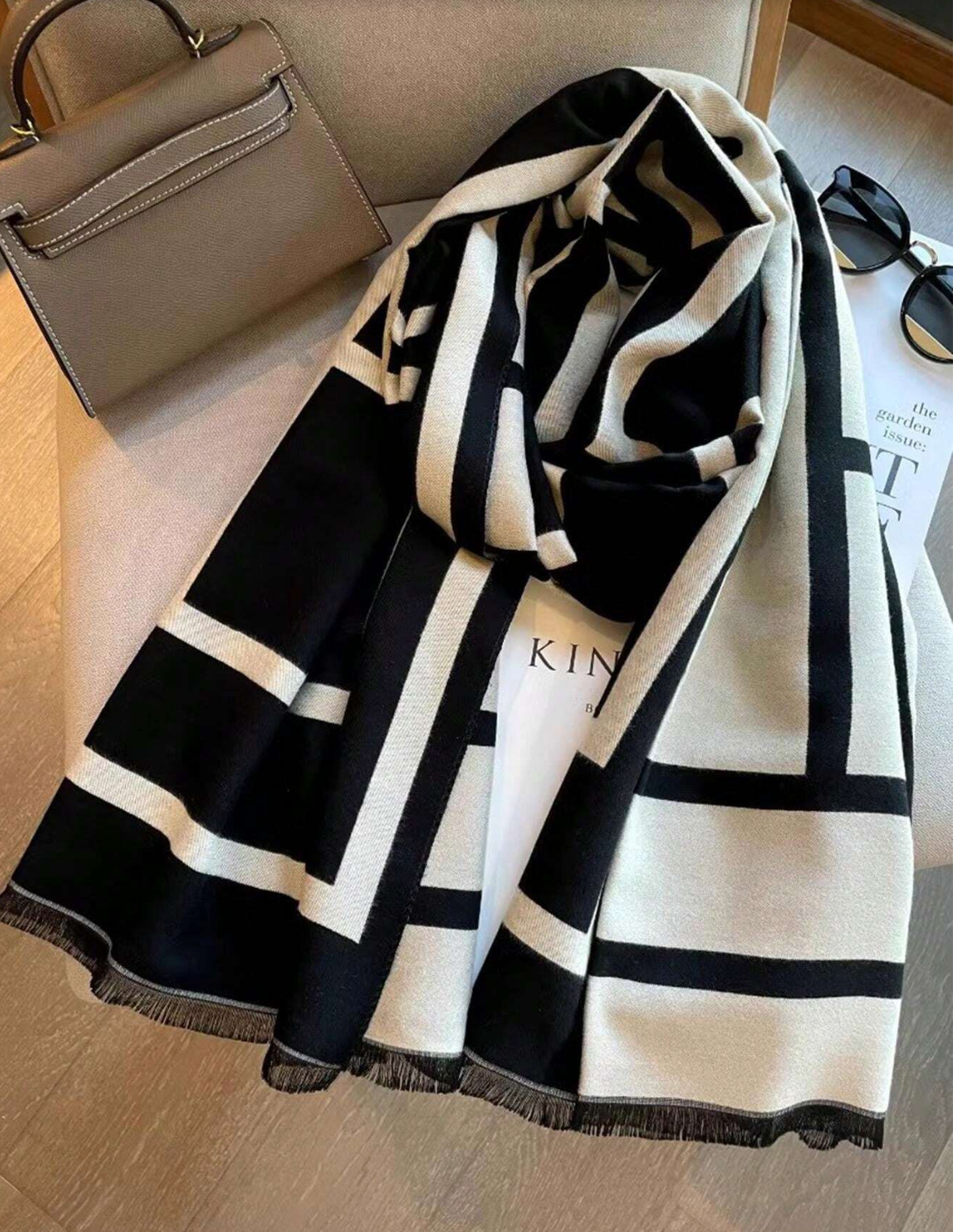 Alyssa – Elegant Graphic Scarf