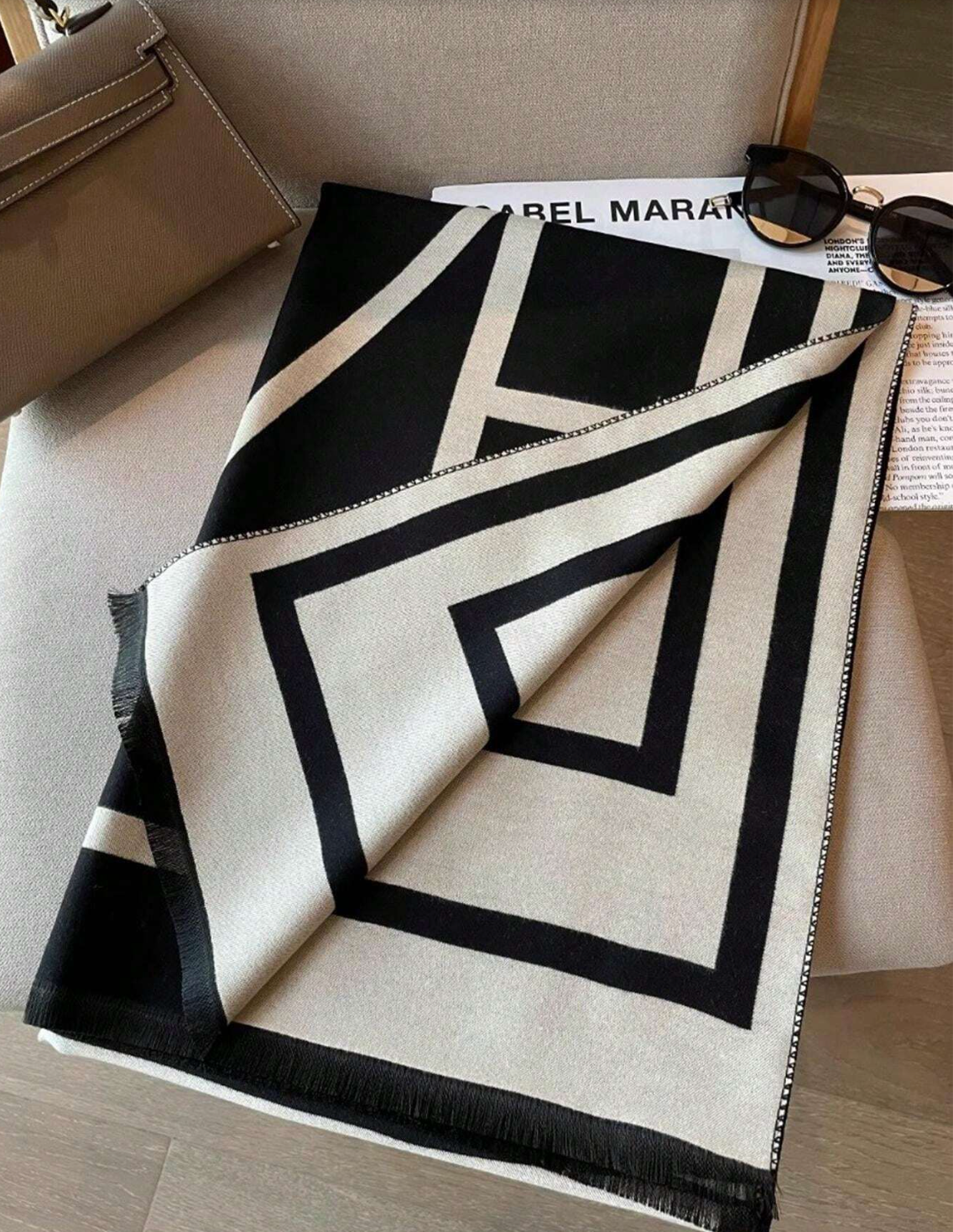 Alyssa – Elegant Graphic Scarf