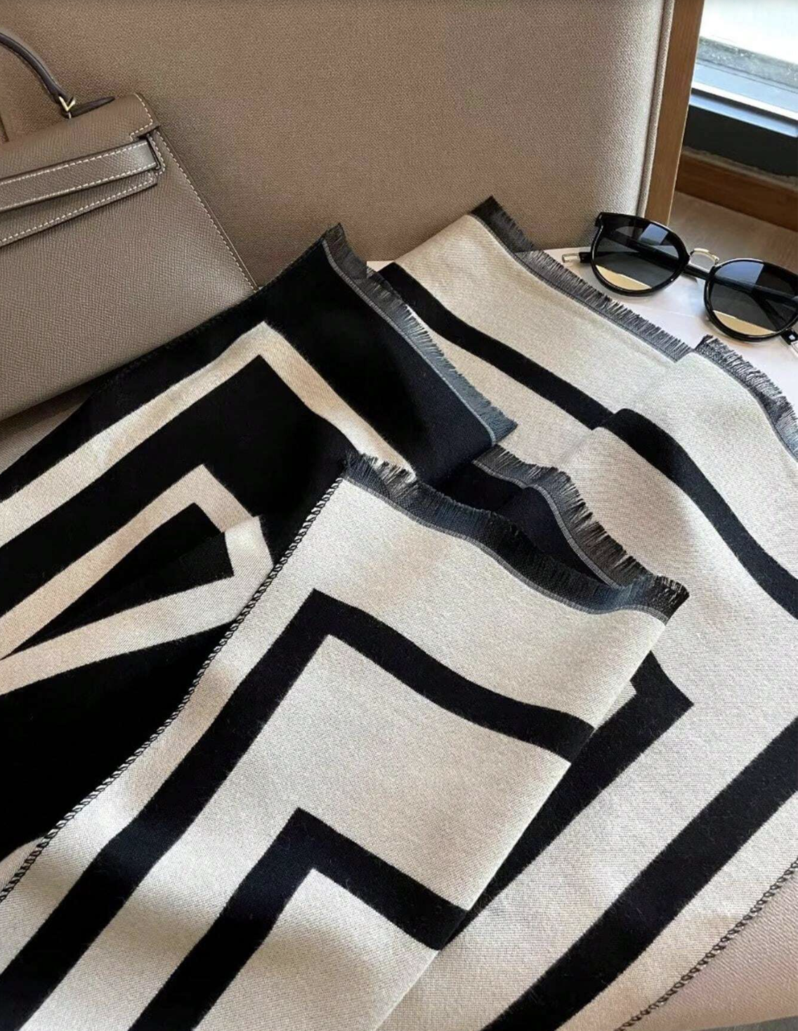 Alyssa – Elegant Graphic Scarf
