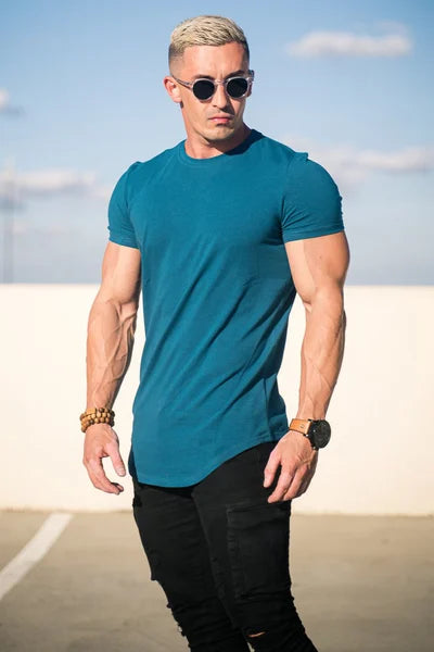Essentielles T-Shirt mit abgerundetem Saum