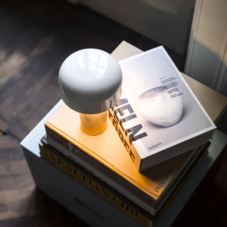 LED Bordlampe med Tre-Farvet Dæmpningsfunktion - Luminor