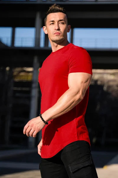 Essentielles T-Shirt mit abgerundetem Saum
