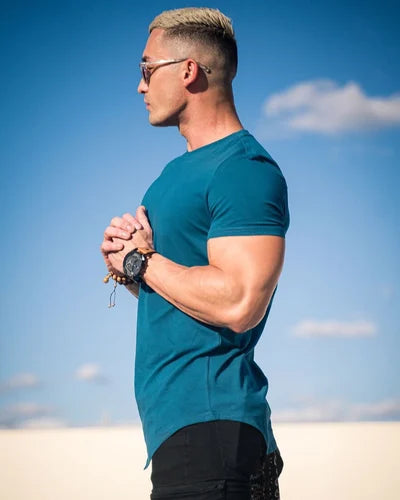 Essentielles T-Shirt mit abgerundetem Saum