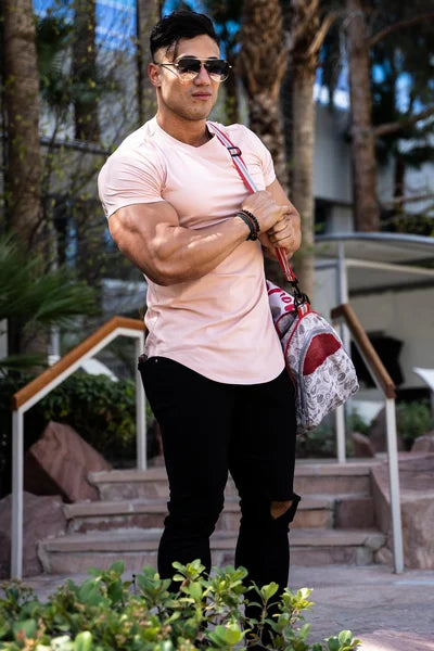 Essentielles T-Shirt mit abgerundetem Saum
