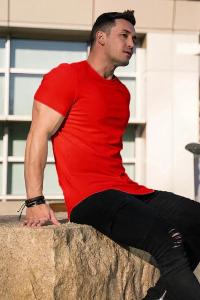 Essentielles T-Shirt mit abgerundetem Saum