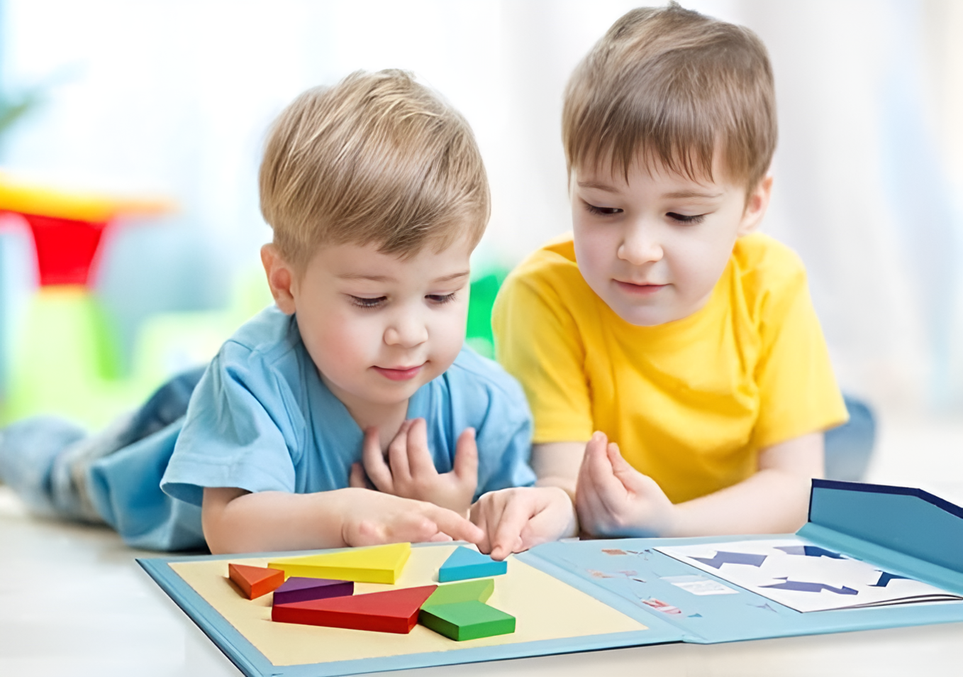 Montessori Magnetisk Tangram Bog