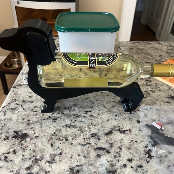 WineHound – Dachshund Wine Bottle Holder