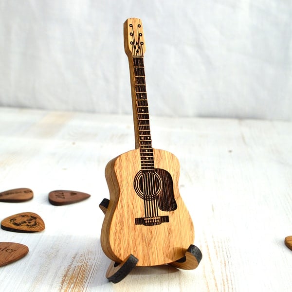 Acoustic Guitar Plectrum Box Made of Wood