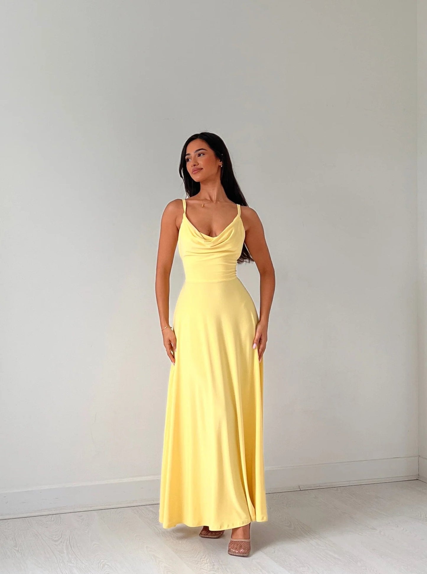 Lulah Draped Maxi Kjole med Integreret BH