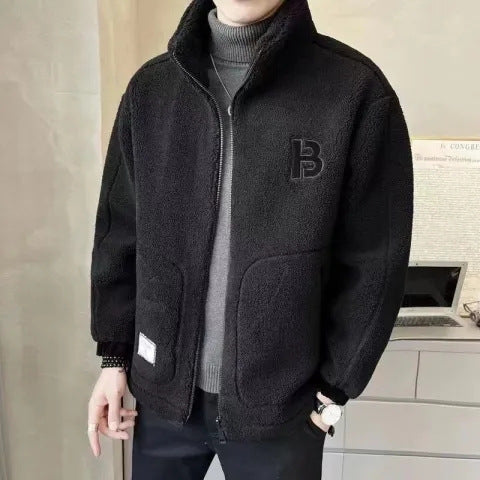 Tykk jakke lavet af syntetisk fleece