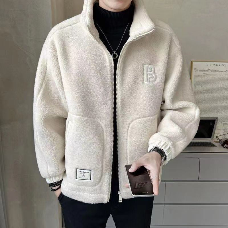 Tykk jakke lavet af syntetisk fleece