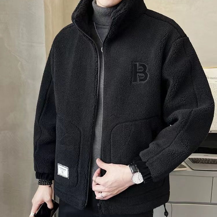 Tykk jakke lavet af syntetisk fleece