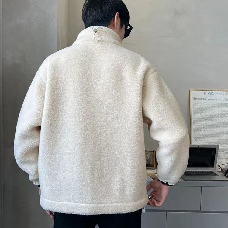 Tykk jakke lavet af syntetisk fleece