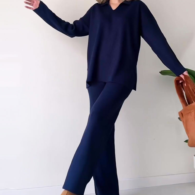 Athina - Casual Two-Piece Set with V-Neck and Slit