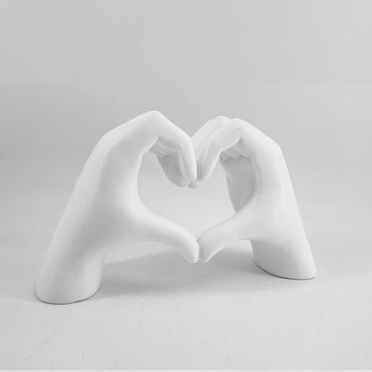 LoveSculpt – Moderne Træhænder Hjerte Statue