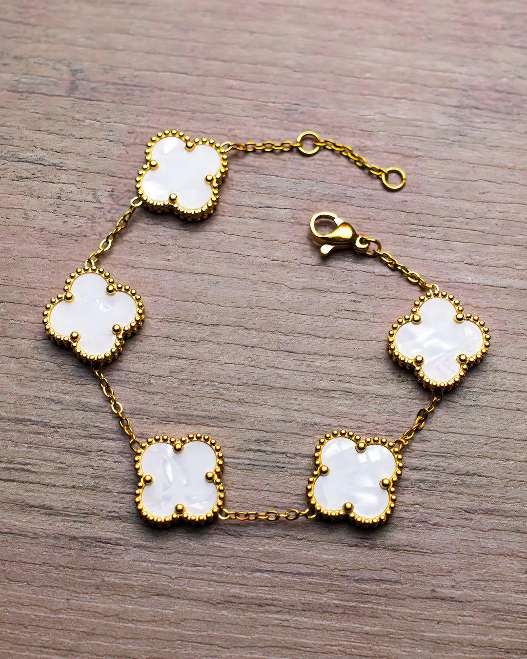 KLOVER BLAD ARMBÅND GULD