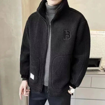Tykk jakke lavet af syntetisk fleece
